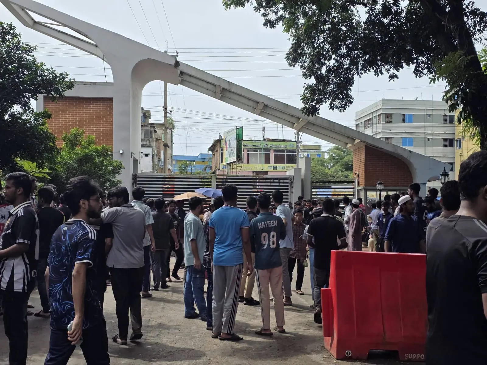 চুয়েটে উপাচার্য পরিবর্তনের প্রতিবাদে ‘কমপ্লিট শাটডাউন’