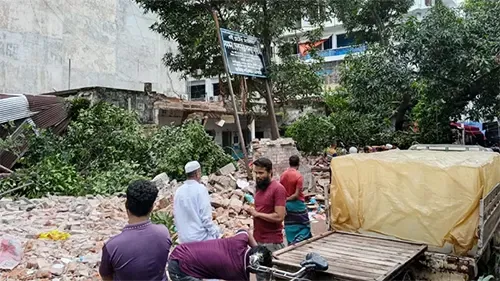 মিরপুরে স্বাস্থ্যকেন্দ্রে হামলা ও লুটপাট: গুঁড়িয়ে দেয়া হলো স্থাপনা