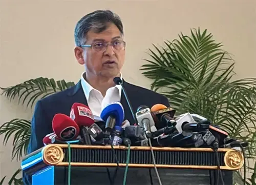 শেখ হাসিনাকে ফেরাতে বন্ধু রাষ্ট্রকে আনুষ্ঠানিক আহ্বান স্বরাষ্ট্রমন্ত্রীর