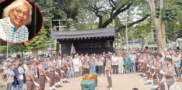 শহীদ মিনারে শেষ শ্রদ্ধা ও ভালোবাসায় বিদায় জানালেন আখতার