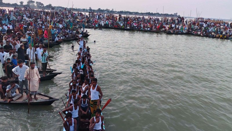 ১২ বছর পর নিকলীর ঘোড়াউত্রা নদীতে নৌকাবাইচের উৎসব
