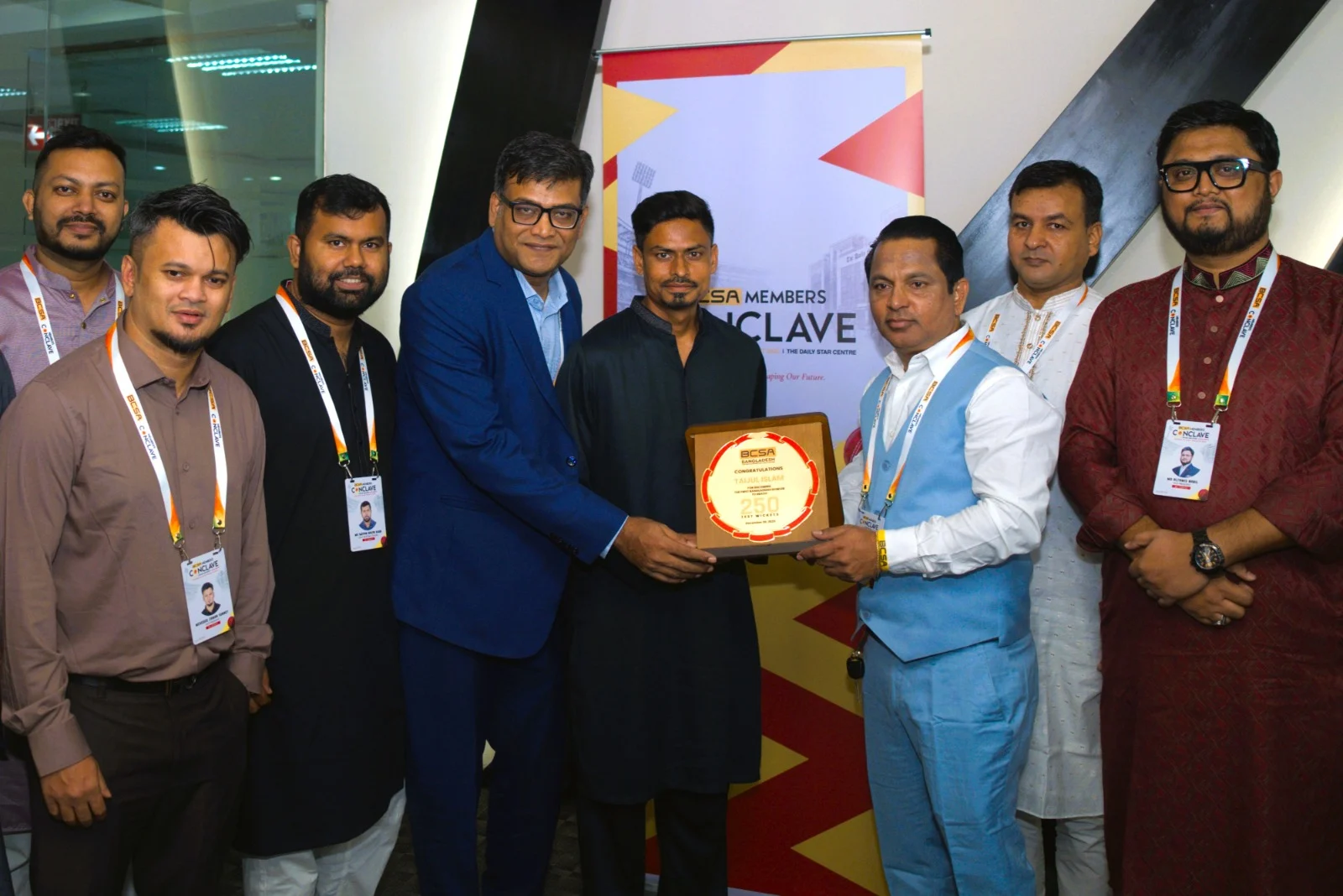 টেস্টে সর্বোচ্চ উইকেট শিকারী তাইজুলকে বিসিএসএ’র সম্মাননা