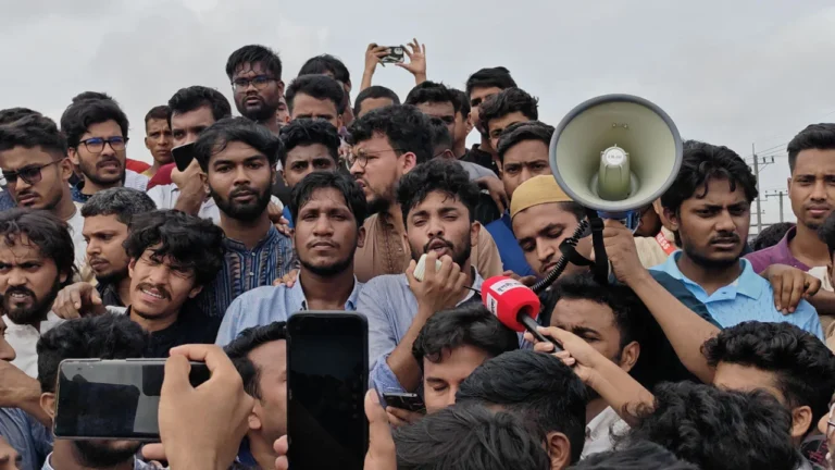 অপ্রতিম মৃত্যুর ঘটনা: ঢাকা-চট্টগ্রাম মহাসড়ক অবরোধ প্রত্যাহার শিক্ষার্থীদের