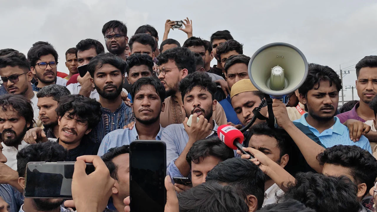 অপ্রতিম মৃত্যুর ঘটনা: ঢাকা-চট্টগ্রাম মহাসড়ক অবরোধ প্রত্যাহার শিক্ষার্থীদের
