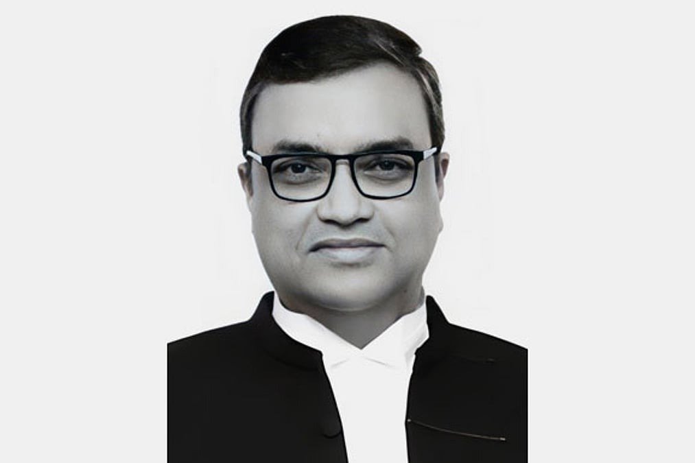 নির্বাচন কমিশন নিয়ে বিতর্কে ক্রিকেটের আম্পায়ার উদাহরণ দিলেন বিচারপতি