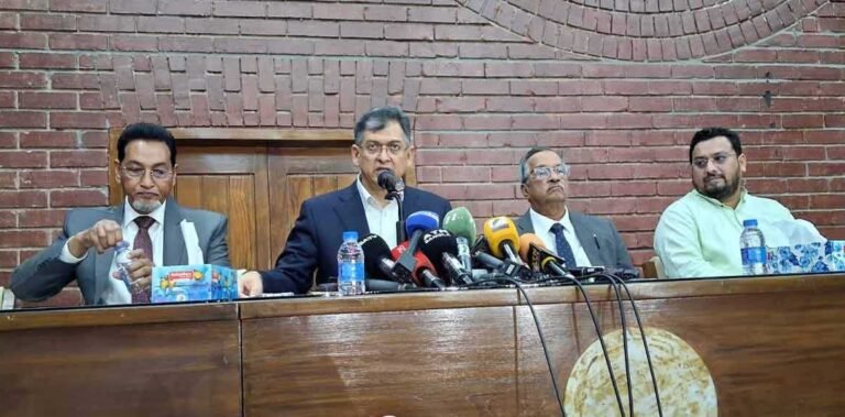 সংবিধানে ফিরছে ‘আল্লাহর ওপর পূর্ণ আস্থা’, জানাল বিশেষ কমিটি