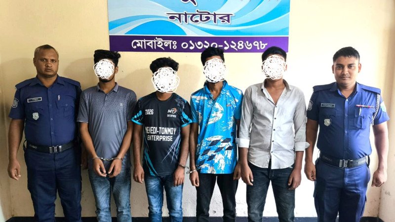 নাটোরে অবৈধ মাটি বহনকারী ট্রাক আটক, মামলা দায়ের