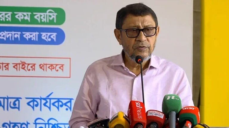 আগের সরকারের টিকা না দেওয়ার খেসারত দিচ্ছে দেশ: স্বাস্থ্যমন্ত্রী