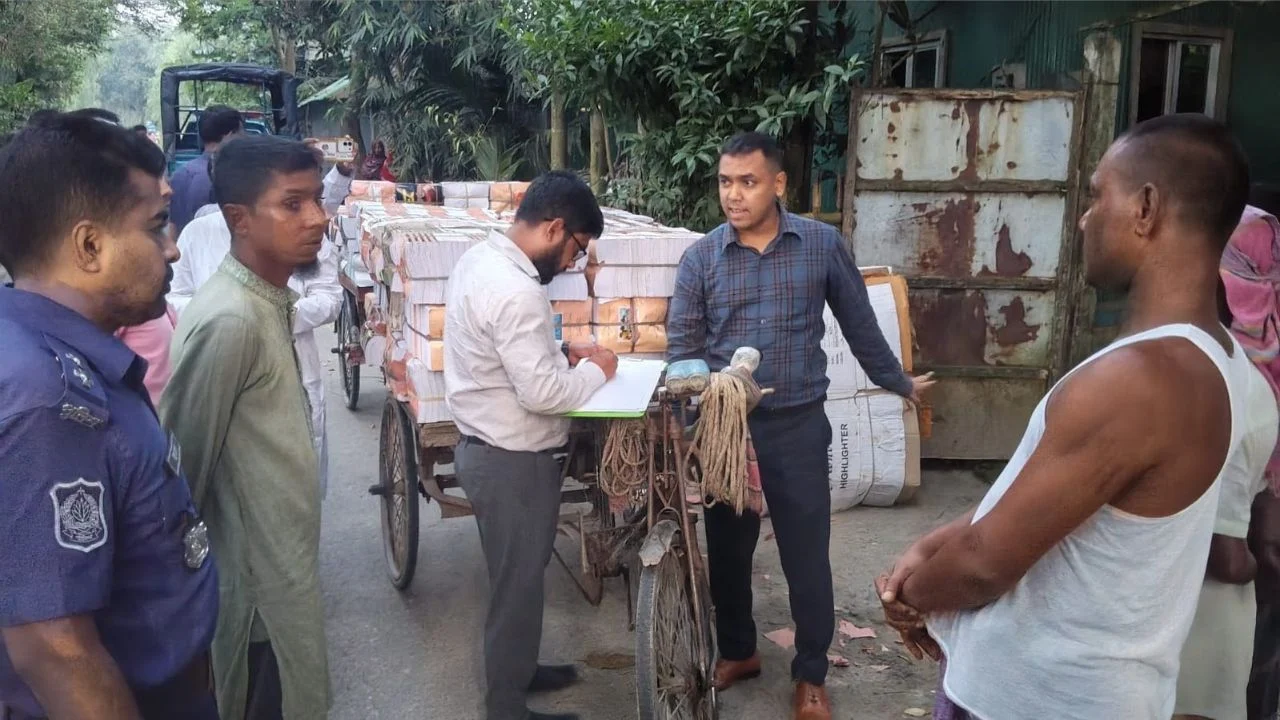 মধুপুরে কেজি দরে বিক্রির সময় সরকারি বই জব্দ