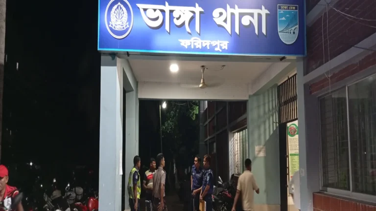 ভাঙ্গায় ১২০ বোতল নেশাজাতীয় সিরাপসহ মা-মেয়ে ও খালা আটক