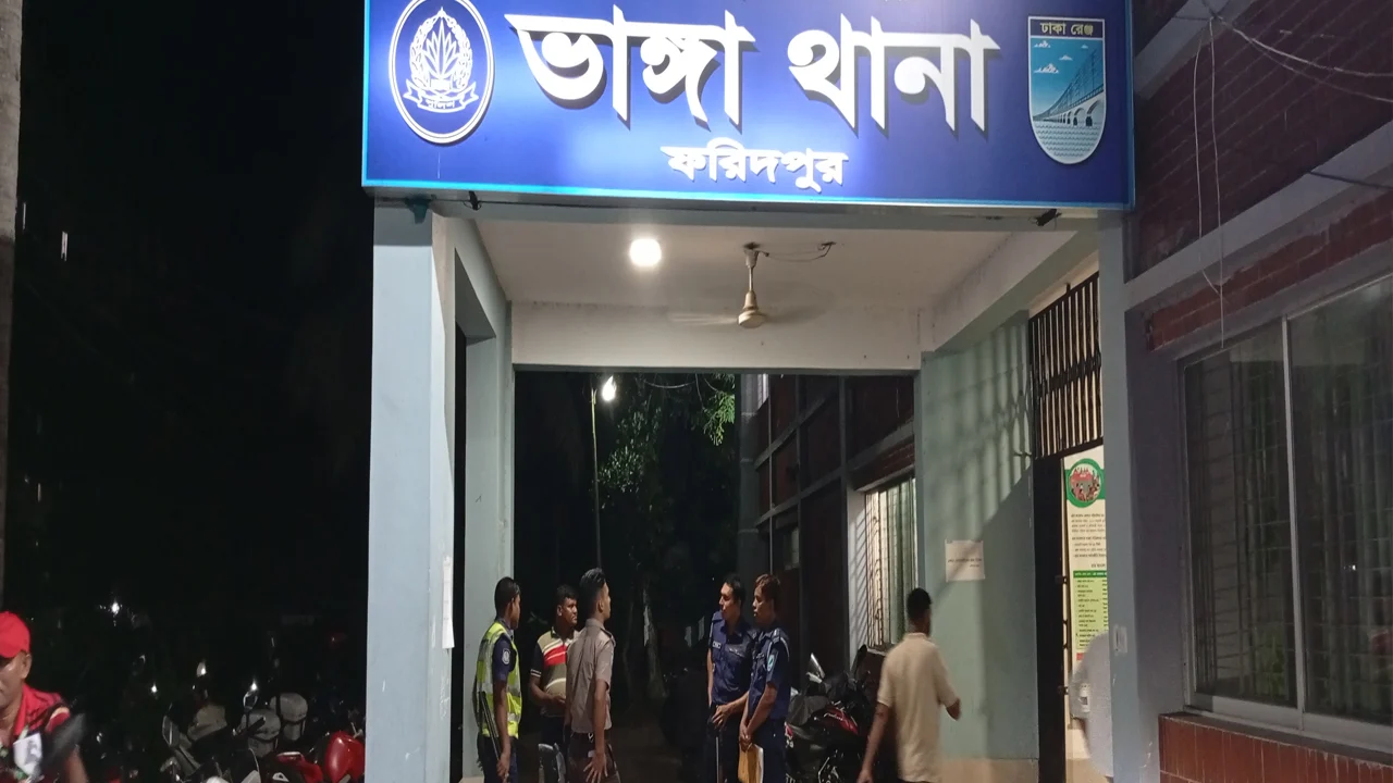 ভাঙ্গায় ১২০ বোতল নেশাজাতীয় সিরাপসহ মা-মেয়ে ও খালা আটক