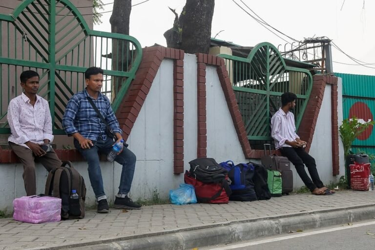 সৌদি আরবে ফ্লাইট বাতিল ও স্থগিত