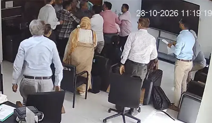 আইইডিসিআর কার্যালয়ে পরিচালককে নিরাপত্তা ঘটনায়, অভিযোগ ড্যাব কর্মীদের বিরুদ্ধে