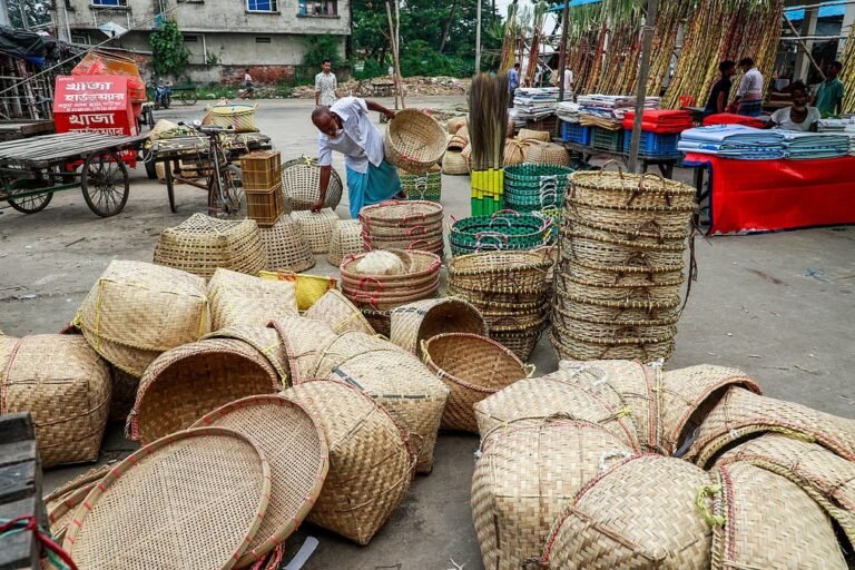 দুইশ বছরের ঐতিহ্যবাহী পটিয়ার থানার হাটের গল্প