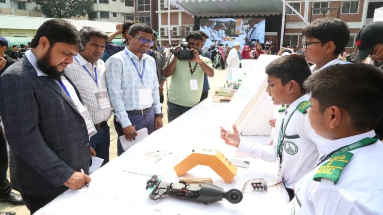 মানারাত স্টেম ফেস্টে খুদে বিজ্ঞানীদের জয়জয়কার