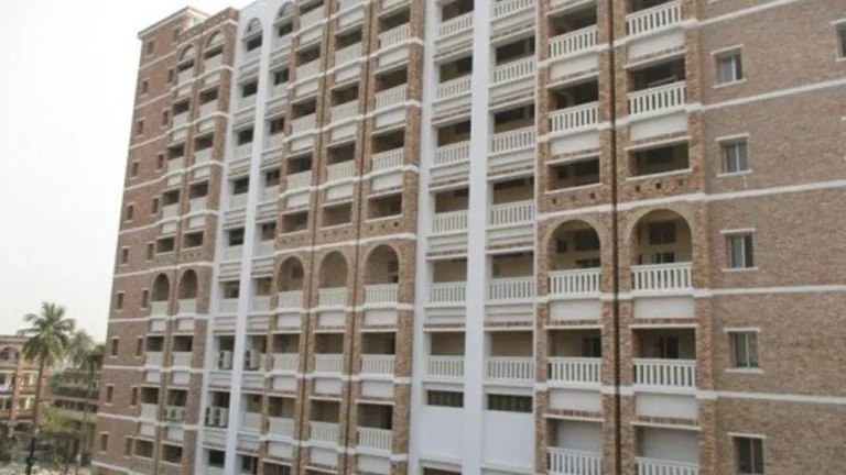 বরিশাল আদালত ভবনে যুবকের রহস্যজনক মৃত্যু