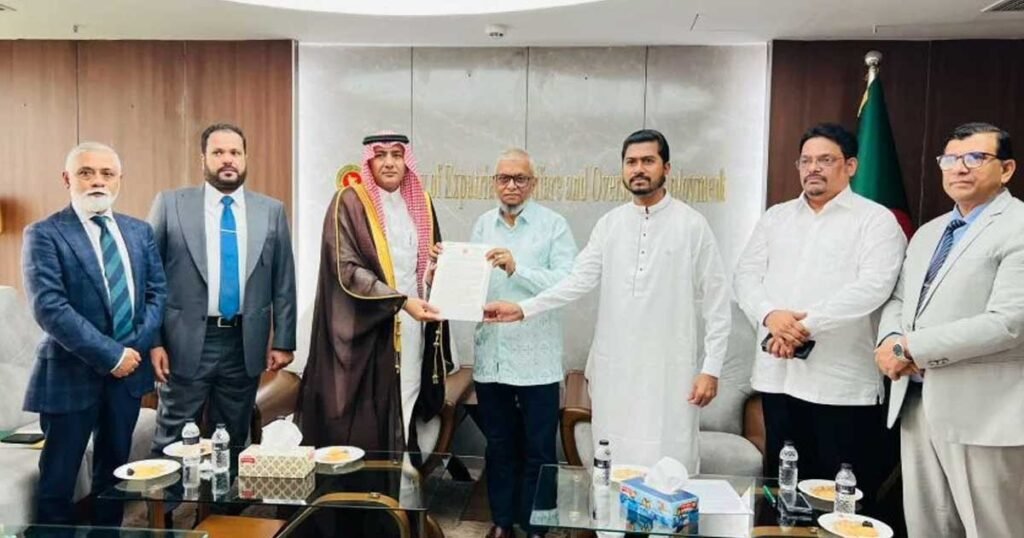 আকামার মেয়াদ শেষ হলেও সৌদিতে ফিরতে পারবেন বাংলাদেশিরা: প্রবাসী মন্ত্রী