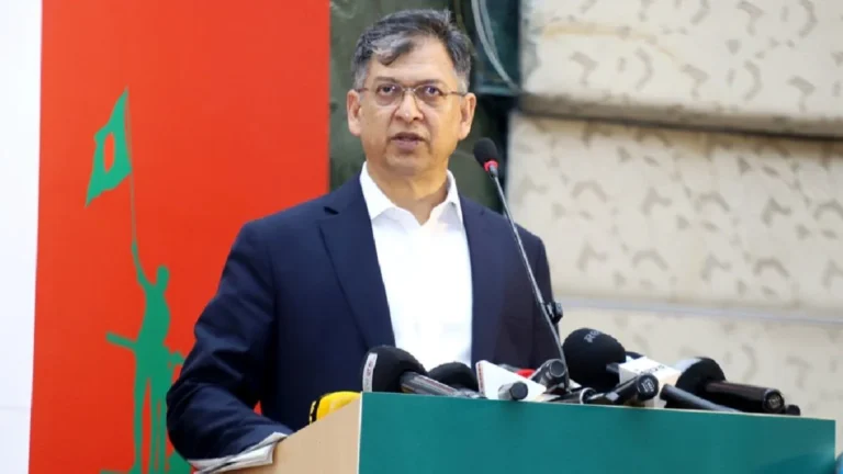 ডিসেম্বরে হাসিনার ফেরার গুঞ্জন: যা বললেন স্বরাষ্ট্রমন্ত্রী
