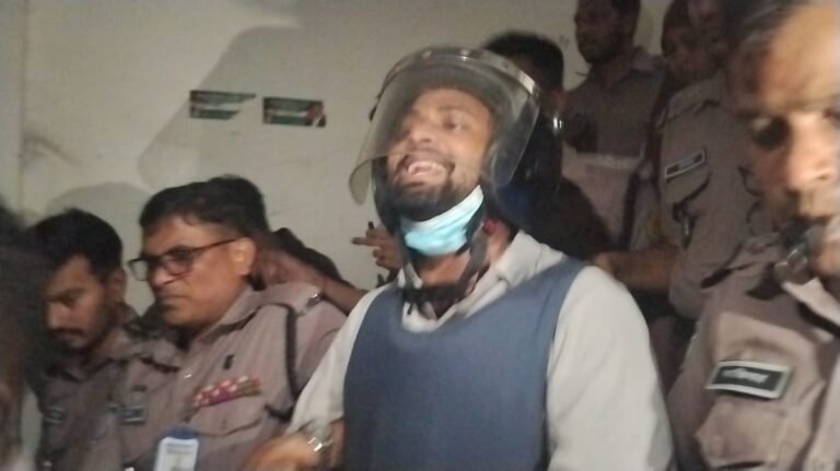 আদালতকক্ষে আইনজীবীদের হাতাহাতি, কারাগারে আয়াসসহ দুই অভিযোগে জড়িত ব্যক্তি