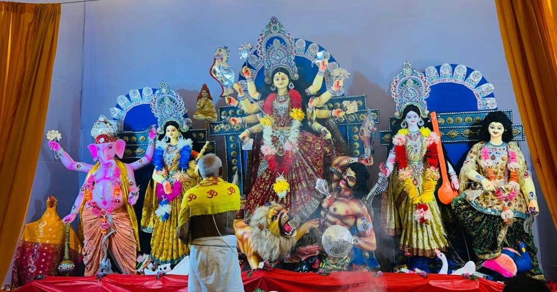 মহাষ্টমীর উৎসবে মুখর রাজধানী, মন্দিরে মন্দিরে ভক্তদের ঢল