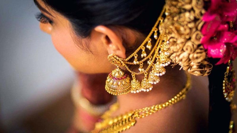 স্বর্ণের দাম ভরিতে কমলো ১৬৩৩ টাকা