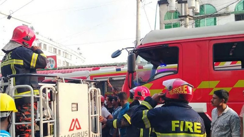 গাজীপুরে মেট্রিক্স স্টাইল কারখানায় অগ্নিকাণ্ড, উদ্ধার ৬৭ শ্রমিক
