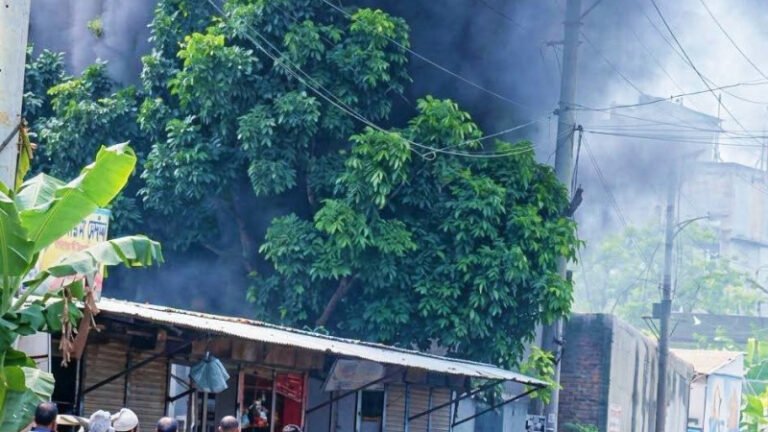 গাজীপুরে ঝুটের গুদামের আগুন নিয়ন্ত্রণে