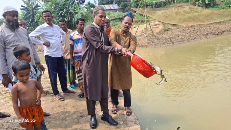 নালিতাবাড়ীতে জলাশয়ে ৭৫ কেজি পোনামাছ অবমুক্ত