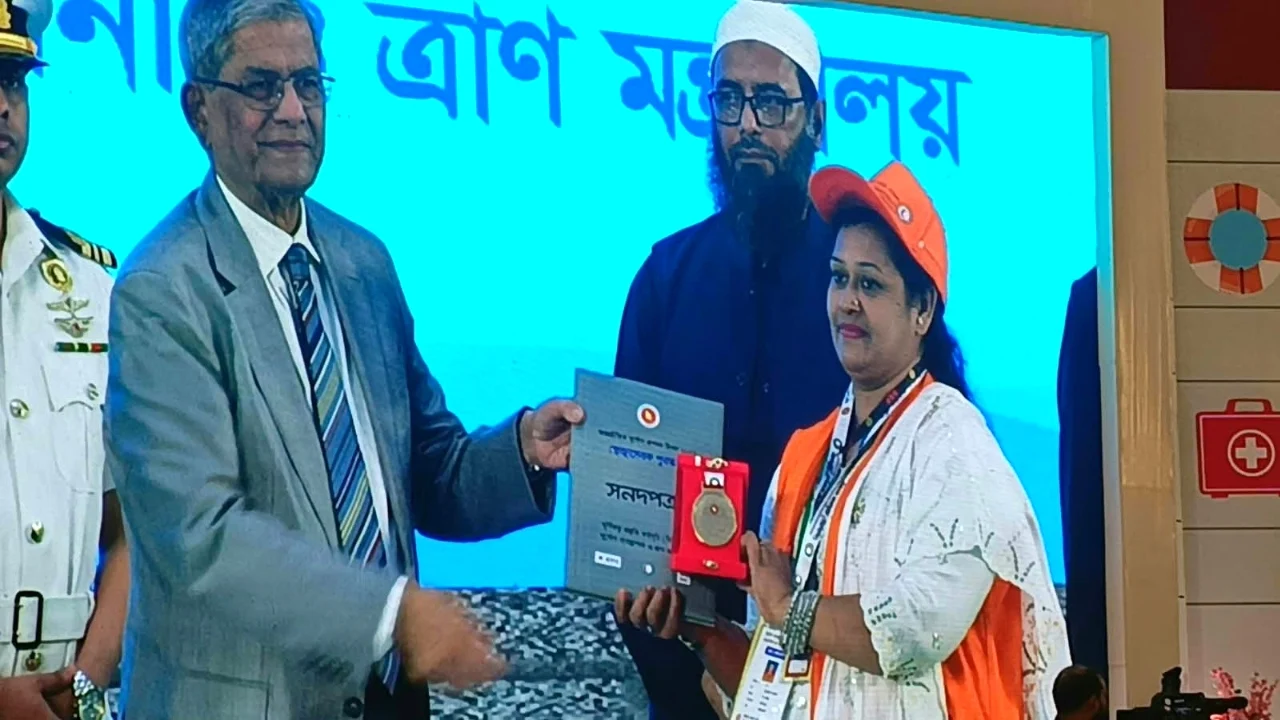 রাষ্ট্রপতির স্বর্ণপদক পেলেন কলাপাড়ার শ্রেষ্ঠ স্বেচ্ছাসেবক রুজি