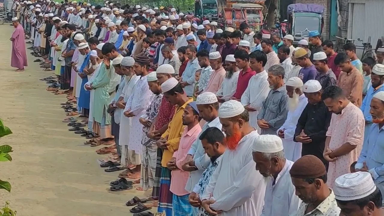 ময়মনসিংহে বাস-সিএনজি সংঘর্ষ: জামালপুরে সাতজনের শেষ বিদায়